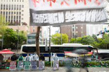 [현장스케치] 뼈빠지게 일했는데, 억울해서 못나간다 서울신용보증재단 고공농성