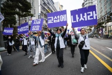 신자유주의와 싸운 민주노총 30년… 업종 담벼락 너머, 노조 울타리 밖 노동자와 함께