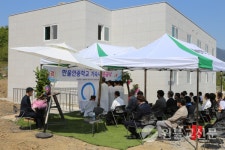 한울안중학교 기숙사 둥근집 준공식 열려