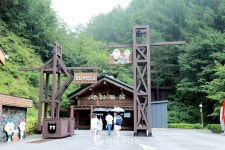 화암동굴- 8억 년 거스르는 타임머신을 타고