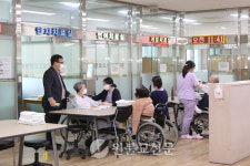 [세상은 한 일터] 익산원광효도요양병원- 가장 기본부터 실천… 품격이 만들어진다