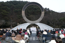 내 안의 법등 밝혀 천여래 회상의 대보은자 될 것 다짐