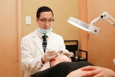 졸업·웨딩 촬영 앞두고 피부 트러블 날벼락…재발 없는 여드름 치료 해답은?