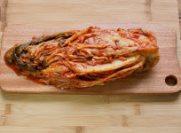 우리나라 고유 음식인 김치를 이용한 돼지고기김치찜 만드는법