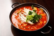 쌀쌀한 날씨에 뜨끈한 고추장찌개 한그릇…김수미·백종원·김하진 표 고추장찌개 레시피