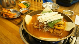 여름철 건강 지키는 감자탕, 사골 육수로 영양 더하고 깊은맛 살린 화성 맛집 ‘쿡감’