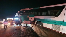 [사건.사고]중앙고속도로 화물차 추돌한 버스 중앙분리대 위에 멈춰, 16명 부상