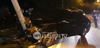 [사건.사고]  경북 구미시 금오산 인근 음주 운전자 가로등 추돌 차량 대파