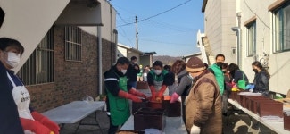 포천시 신북면새마을회,사랑의 김장 담가주기로 훈훈한 지역분위기 조성