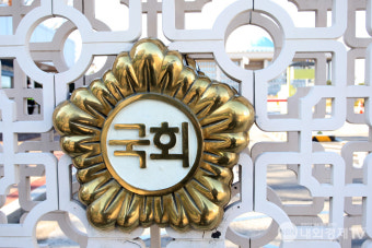 [정기국회] 공수처법 법사위 통과, 연내 출범 가능성 有...야당 반발에 몸싸움까지