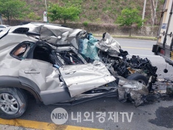 주차된 대형화물차 추돌...SUV운전자 사망,9세 딸 부상