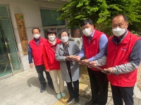 동두천시 불현동 주민자치위원회, 지역내 경로당에 구구팔팔, 孝 장수지팡이 전달