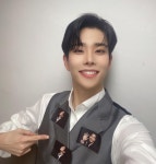 아스트로 MJ, 건강 이상으로 모든 활동 중단..프로필 관심↑