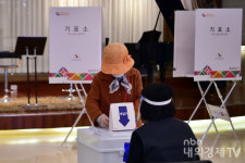 [포토] 웨딩홀에 마련된 이색 투표소
