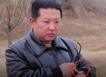 '푸틴 편' 北 김정은 국무위원장...시계 가격 '대박'