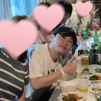 영탁, 지인과 술자리 포착…'벌크업' 했나?