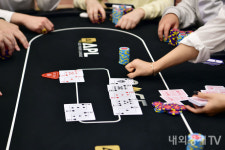 [포토] 치열한 두뇌싸움 펼치는 스포츠 홀덤