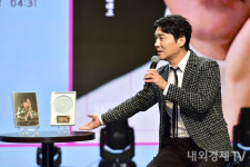 [포토] 가수 임창정 '멍청이' 더 많이 사랑하길