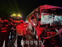 서해안고속도서 졸음운전 고속버스 25t 화물차 추돌…10명 부상