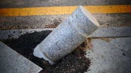 [카메라고발] 포천시청 버스정류장 앞, 정체 모를 공사로 시민불편 가중