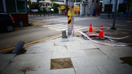 [카메라고발] 포천시청 버스정류장 앞, 정체 모를 공사로 시민불편 가중