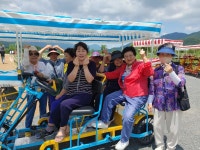 포천시 군내면 구읍1리 어르신들, 한탄강 봄꽃정원 축제장으로 나들이