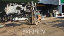 충남 당진 고속도로서 승용차 추돌한 유조차...1명 사망