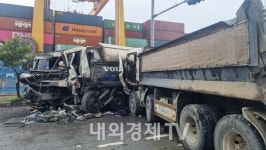 [속보] 부산신항서 대형화물차 등 5대 연쇄추돌.....8명 사상