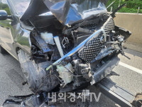 충북 중부내륙고속도로 쏘랜토가 BMW, 벤츠 들이받는 3중 추돌사고