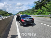 충북 중부내륙고속도로 쏘랜토가 BMW, 벤츠 들이받는 3중 추돌사고