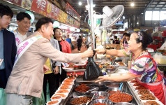 김동근 의정부시장, 추석 앞두고 제일시장 방문해 상인들 격려