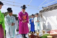 [포토] 김승호 동두천시의회 의장, 삼충단(三忠壇) 제향행사 참석