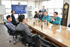 백영현 포천시장, 우주공업사·비앤비 방문해 기업 애로 청취