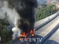 영동고속도로 달리던 직행버스 큰 불...산불로 이어질뻔