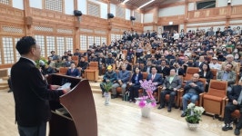 이완영 전 국회의원,  칠곡 향사아트센터에서... 청년이 듣기 불편한 이야기 북 콘서트 개최