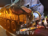 [속보]  춘천시 고속도로 25톤 화물차 추돌한 관광버스...다수의 관광객 중경상