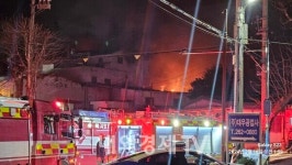 [속보] 부산 사하구 주방용품 생산공장 화재 진압 중