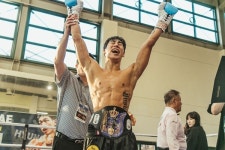 탁 윤, KBM 슈퍼라이트급 한국챔피언 결정전에서 TKO 승리로 챔피언 등극