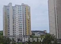 충남 논산 고층아파트 화재...20분 만에 완진