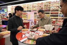 산업통상자원부 오승철 실장, 홍대인근 편의점 방문해 코세페 할인행사 홍보 진행