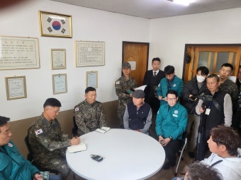공군참모총장, 포천 오폭 사고 현장 방문해 공식 사과
