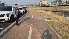 임종훈 포천시의회 의장, 포천천 산책로 안전 점검 나서