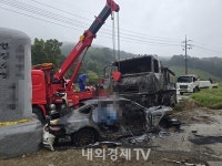 [속보] 안성에서 승용차와 덤프트럭 정면 충돌후 화재까지...사상자 3명