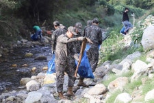 육군 5포병여단 장병들, 포천 내촌면 주민과 함께 환경정화