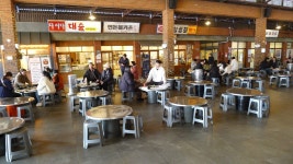 [르포] 국수 한 그릇에 담긴 부러움... 포천 시민들, 예산시장서 신읍동의 미래를 묻다