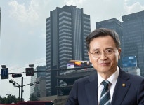 고영철 회장 퇴진 운동 불사… 신협 노조, 불법 선거 개입 의혹  측근 고발