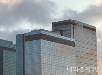삼성전자, 또 역대 최대 분기 매출·영업익 경신…영업익 무려 56% 폭등