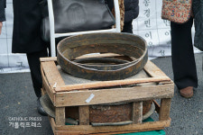   KAL858기 기체로 추정되는 잔해 발견돼  