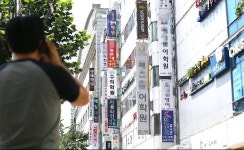 학제간자격학원 | [어떻게 생각하십니까] 대학 1~2학년으로 학원 강사 자격 완화한다는데…