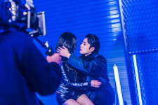 테이크원 상업예술 수록곡 홍대 MV와 함께 스틸컷 공개